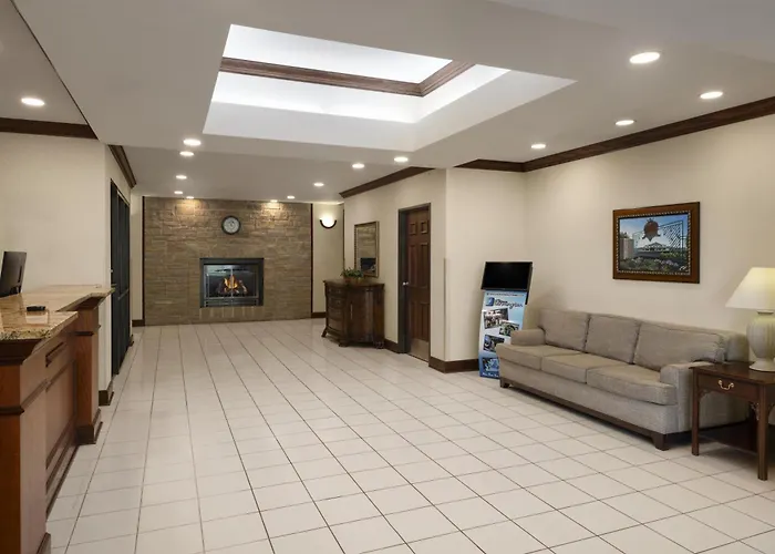 Crown Pointe Lodge; BW Signature Collection