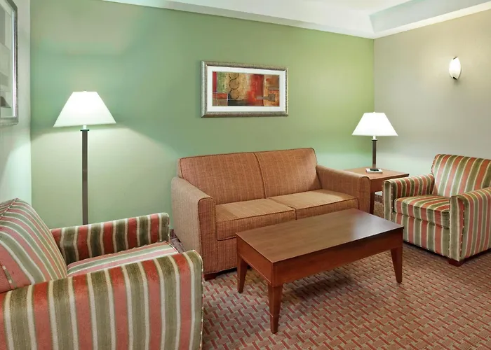 Holiday Inn Express & Suites Niagara Falls By Ihg
