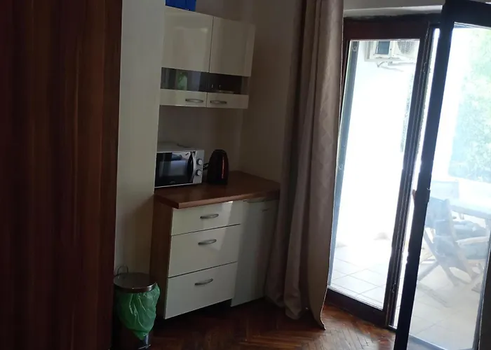 Apartments And Rooms Camelia