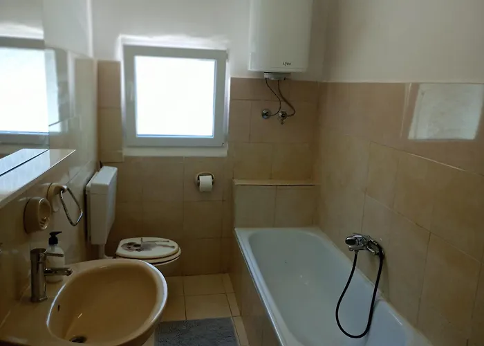 Apartments And Rooms Camelia
