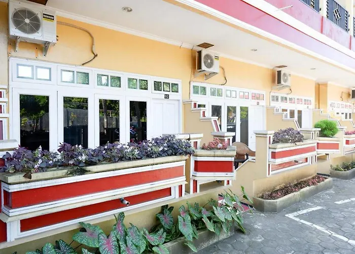 Reddoorz Plus Near Stadion Wijaya Kusuma