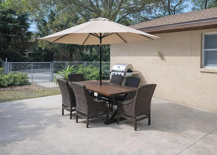 Spacious Upadated 2 King Beds Pets Welcome With Large Private And Fenced Yard Minutes To Beaches