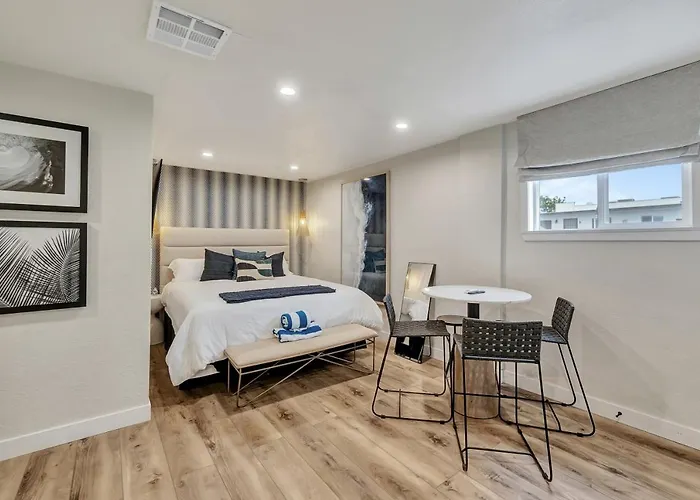 Azul On Avenida Del Mar Half Mile To The Pier 5 Suites