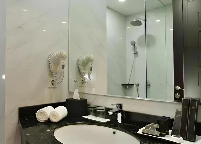 Pyramid Suites Hotel