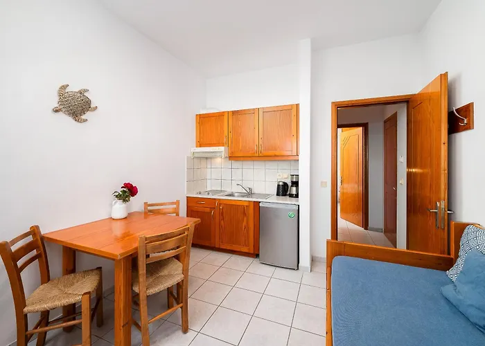 Finikas Studios & Apartments - Kalamaki Holidays
