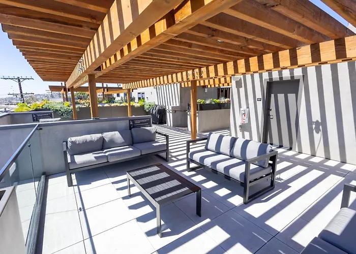 City24 Condo Hotel Little Italy Mission Hills