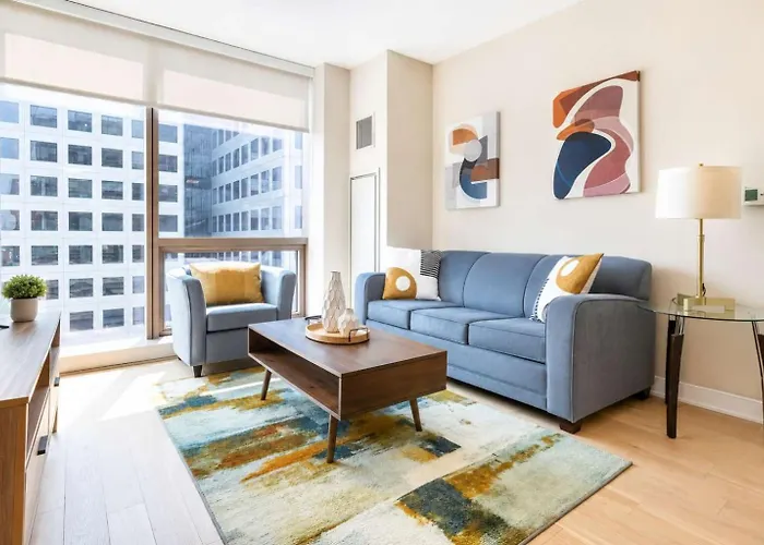 Luxury Apt Near Downtown