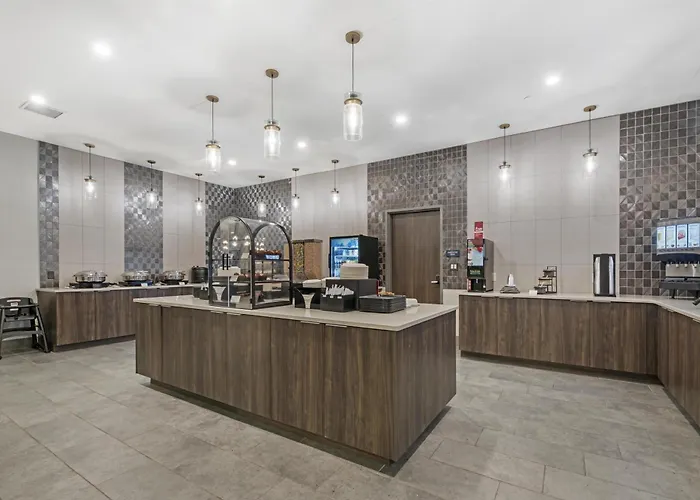 Best Western Plus Marquette Hotel & Suites