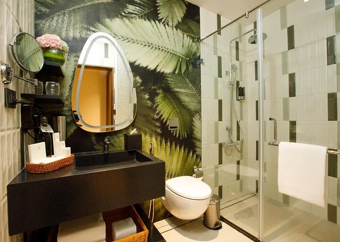 080 Transit Hotel, T2