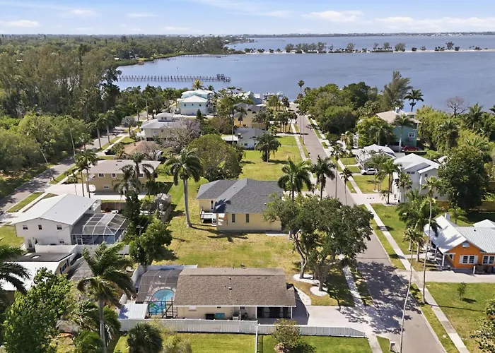 Sunwashed Stone Villa With Heated Pool, Hot Tub & Mini Golf
