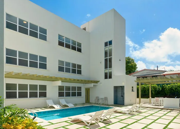 Modern 2Br Beachside Haven Ground Floor And Pool
