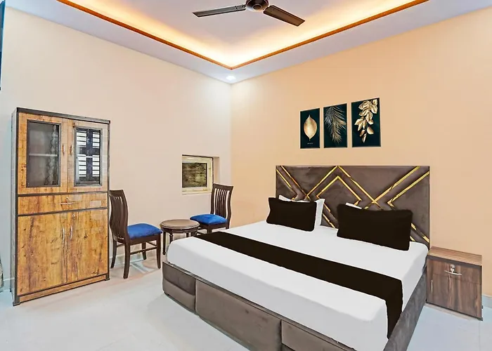 Hotel O Four Square Guest House