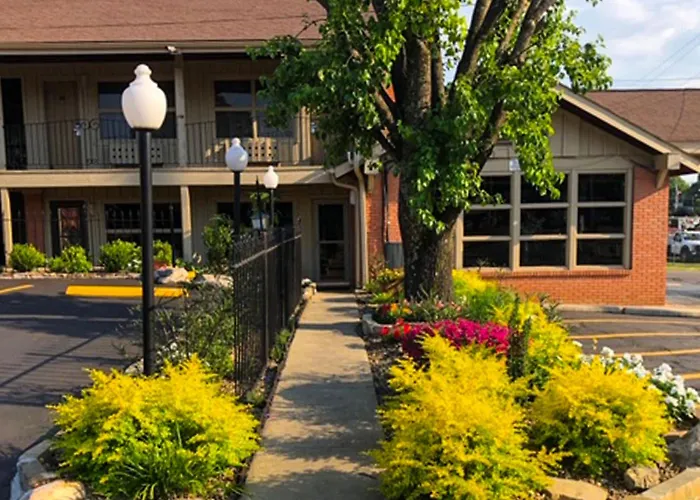 Charles Wesley Motor Lodge Downtown Broken Bow- Hochatown