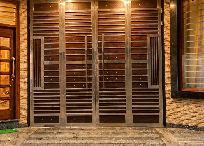 Super Townhouse By Oyo Chandigarh Near Pec-Pgi-Pu Formerly Hotel Paradise