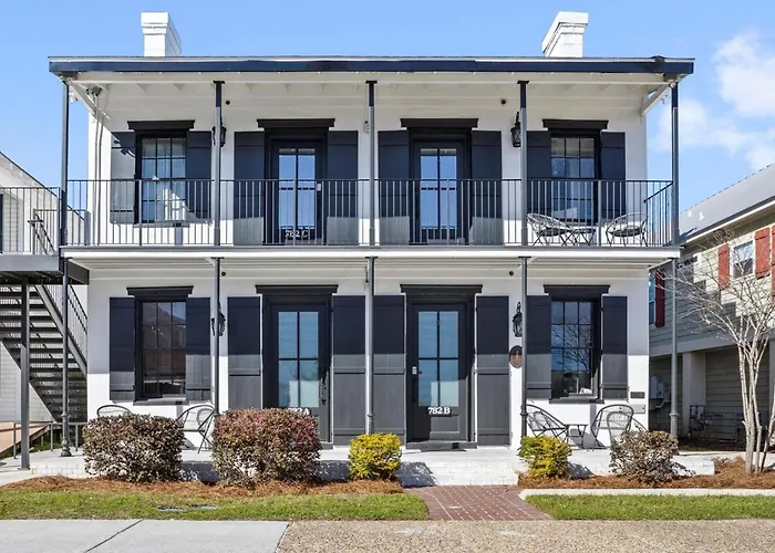 Oldspanishhouseadowntownbiloxipetsfirepitbeach