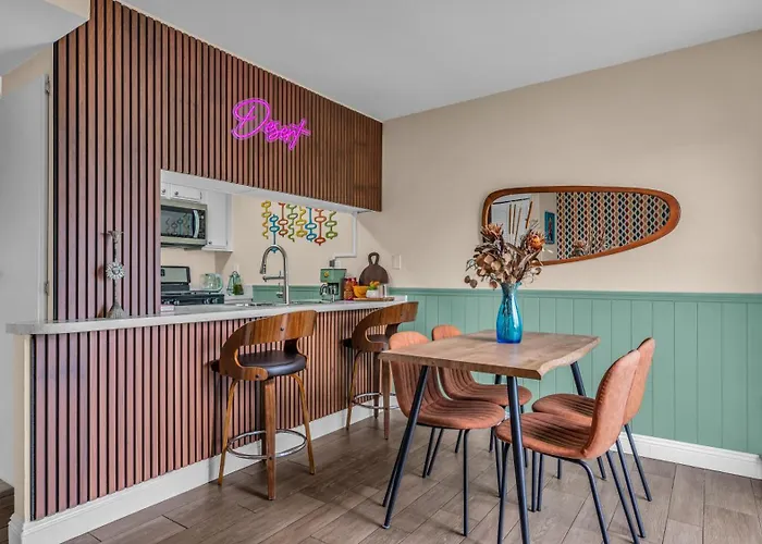 Mid-Century Stay With Pool ,Golf Retreat And Cool Comfort