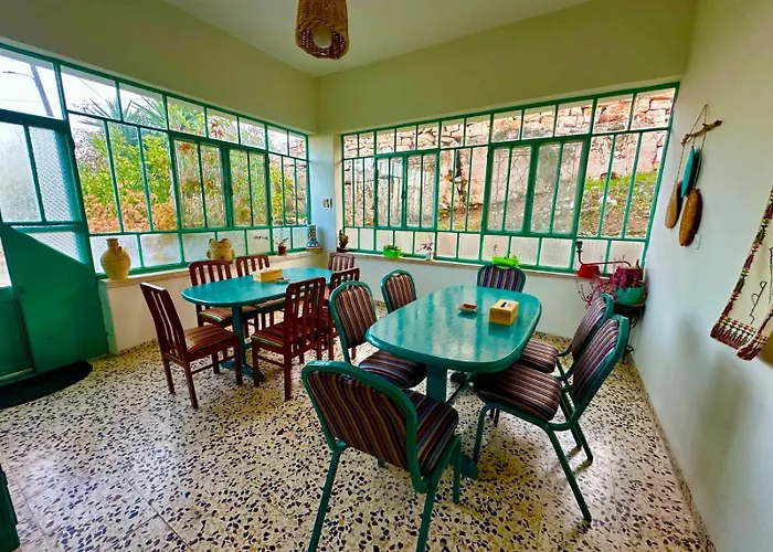Taybeh Guest House البيت الشادي