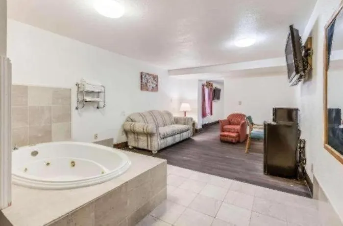 Econo Lodge Truman Inn