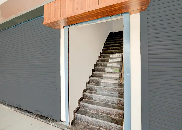Super Townhouse Dera Bassi