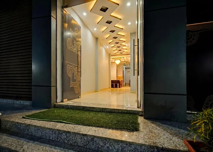 Super Townhouse Anisabad Near Mahavir Sansthan