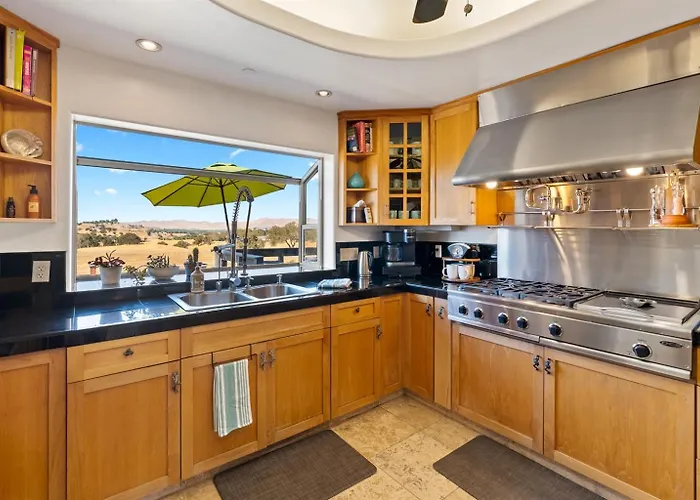 Paso Robles Estate W Hot Tub, Game Room & Views