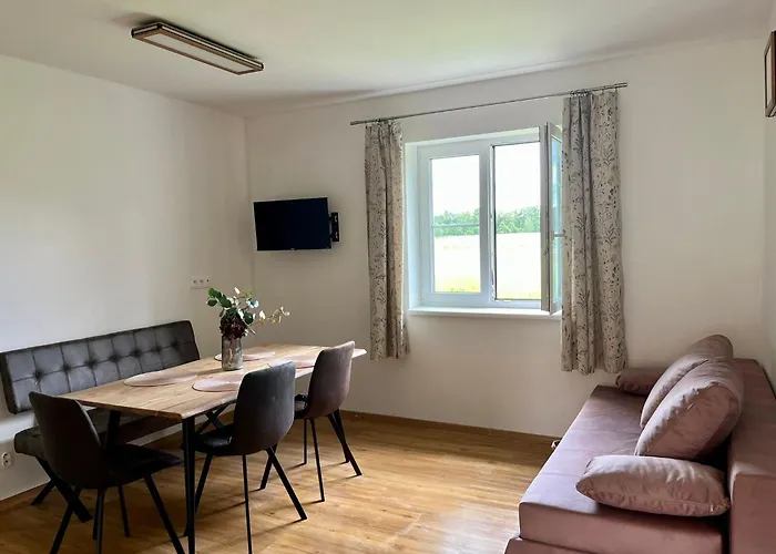 Apartmany Hlucha Basta S Vnitrnim Bazenem