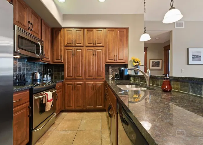 Stylish 2Br2Ba Riverstone Condo Sleeps 6