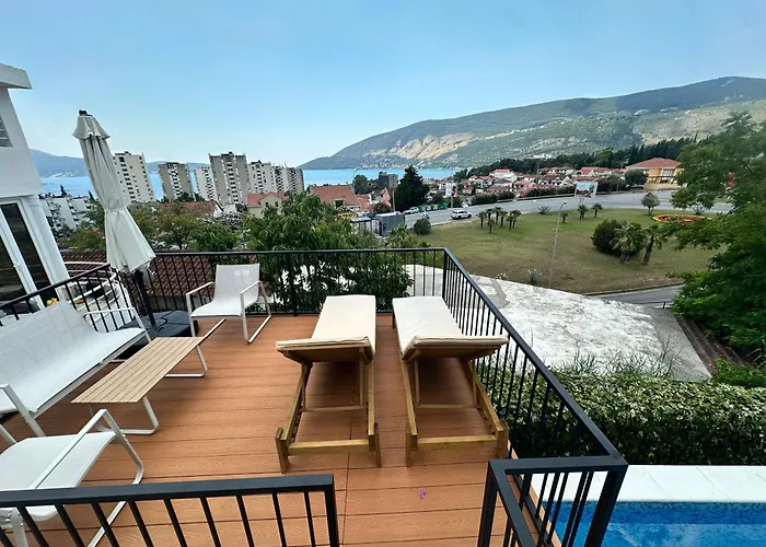 Al Mare Vacation Home