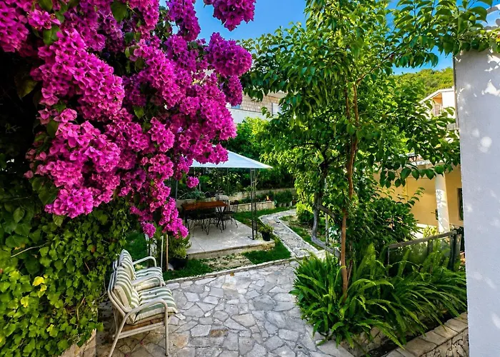 Al Mare Vacation Home