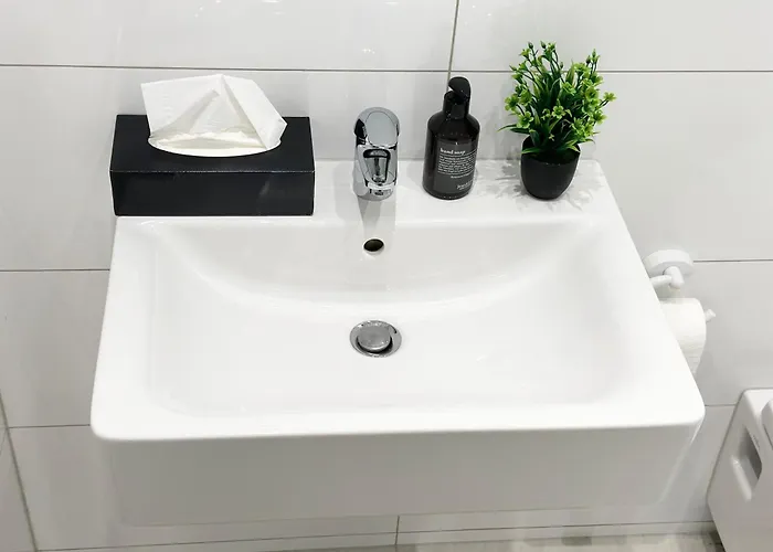 BELLA - Business&Family Ap 16, 100m vom Konzerteingang Schloß, Parkplatz, SmartTV, Netflix, Waschmaschine, 24h Checkin, 46qm