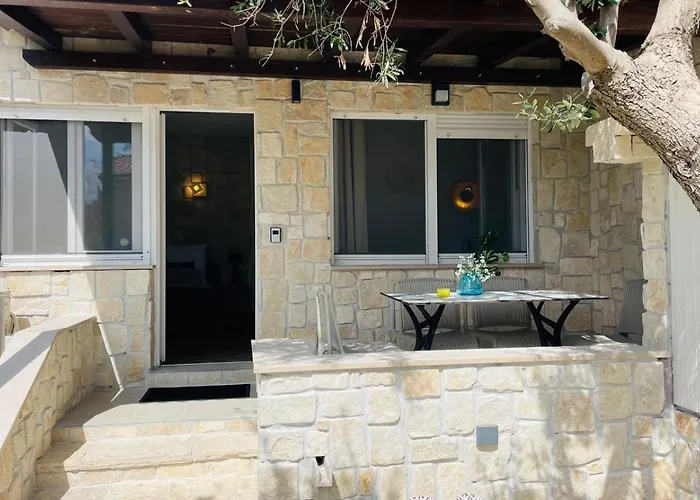 Stonehouse-Pag