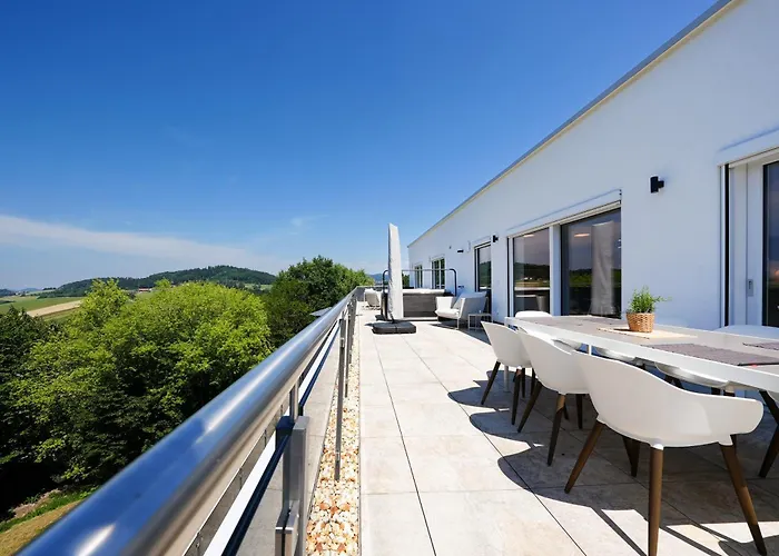 Penthouse mit Whirlpool, Sauna, XXL-Terrasse mit Bergblick&Tischfußball