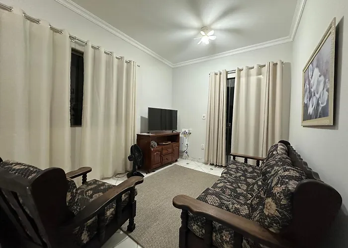 Apartamento com varanda a 300m da Praia do Abricó