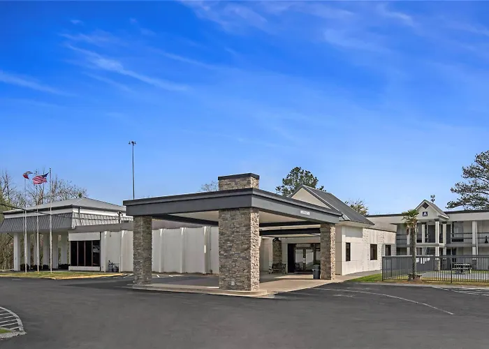 Quality Inn Dalton East