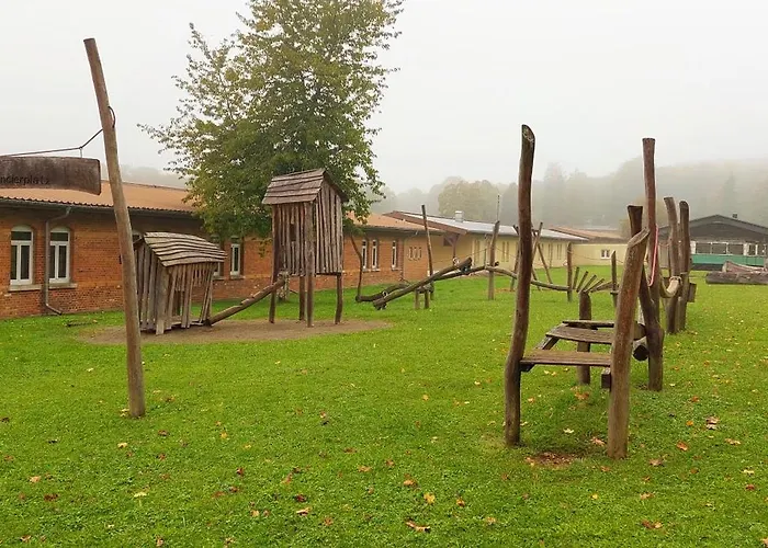 albgut GmbH - Übernachten im Kulturdenkmal Altes Lager in unseren Ferienwohnungen PC1 oder der ehemaligen Offiziersunterkunft SO1