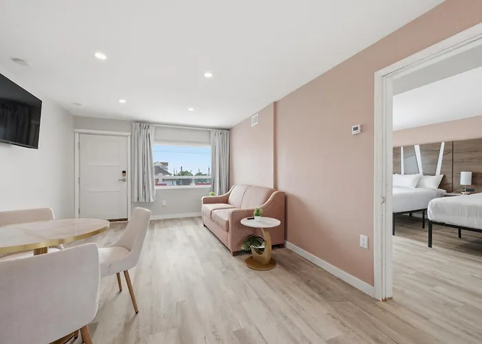 Pink Champagne Boutique Motel