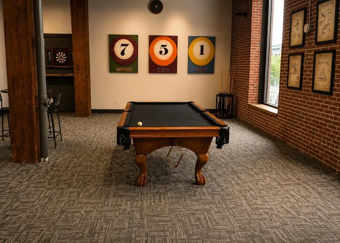 Brick & Bed Riverfront Lofts, T 405