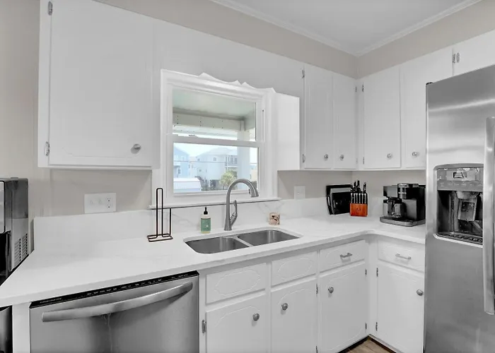 Charming 3 Bedroom House With Views Of The Ocean And The Sound
