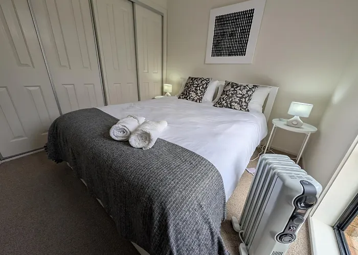2-Bedroom Townhouse Next To The Hospital