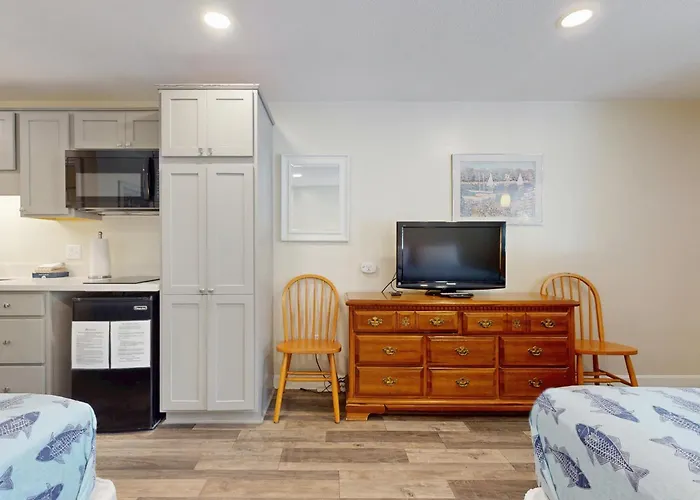 Quintessential Room By The Sea - Holiday House #M8