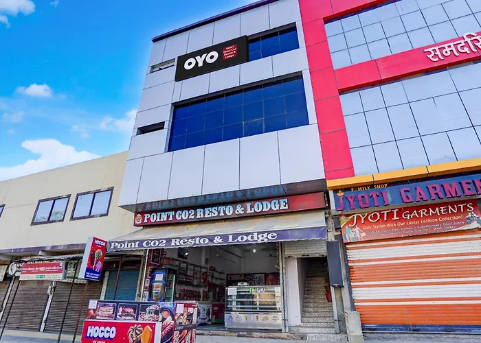 Hotel O Point Co2 Resto& Lodge