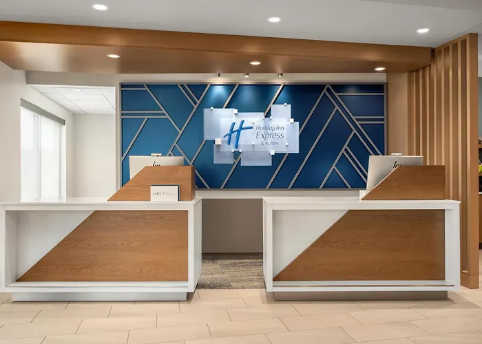 Holiday Inn Express & Suites Overland Park South By Ihg
