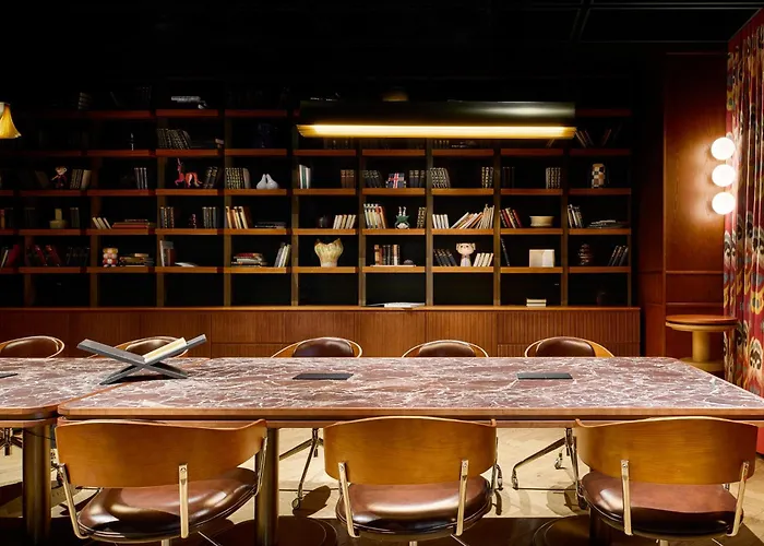 Skald Akureyri, Curio Collection By Hilton
