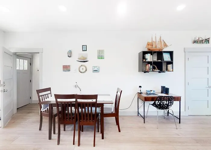 Dog-Friendly Home With Wifi Private Washer&Dryer Balcony And Two Living Rooms