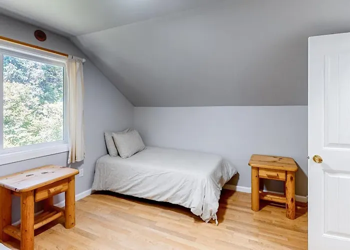 Private Quiet Dog-Friendly Home With Firepit Quarter Mile From Heceta Beach