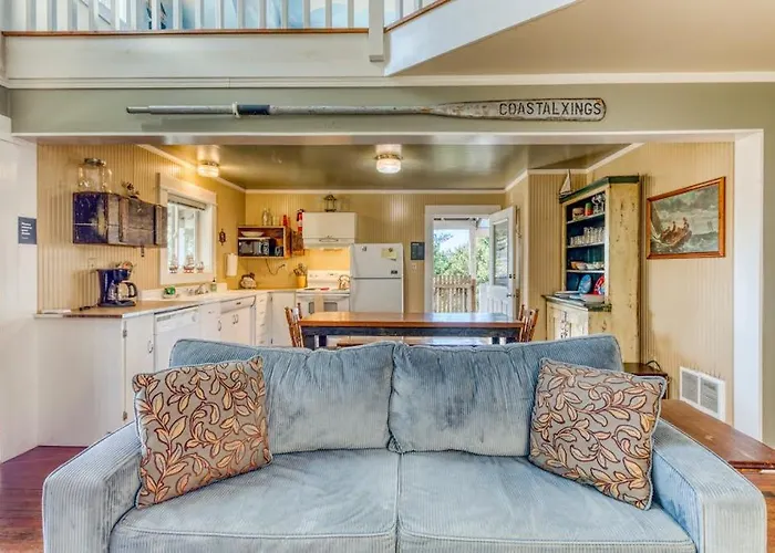 Home With Guest Cottage & Private Hot Tub - Close Beach Access Dogs Ok