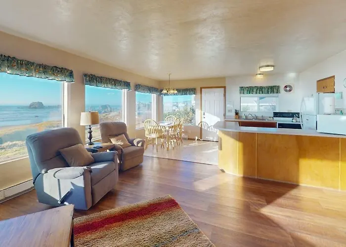 Dog-Friendly Cottage On The Bluff With Unobstructed Ocean Views