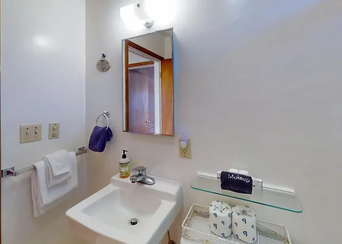 Dog-Friendly Cottage On The Bluff With Unobstructed Ocean Views