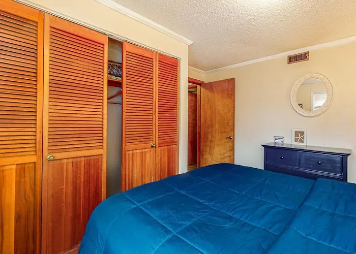 Elegant Home With Stunning Ocean Views & Dog Friendly