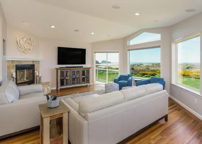 Luxe Oceanfront Home With Decks Grill Fireplace Gourmet Kitchen & Fast Wifi